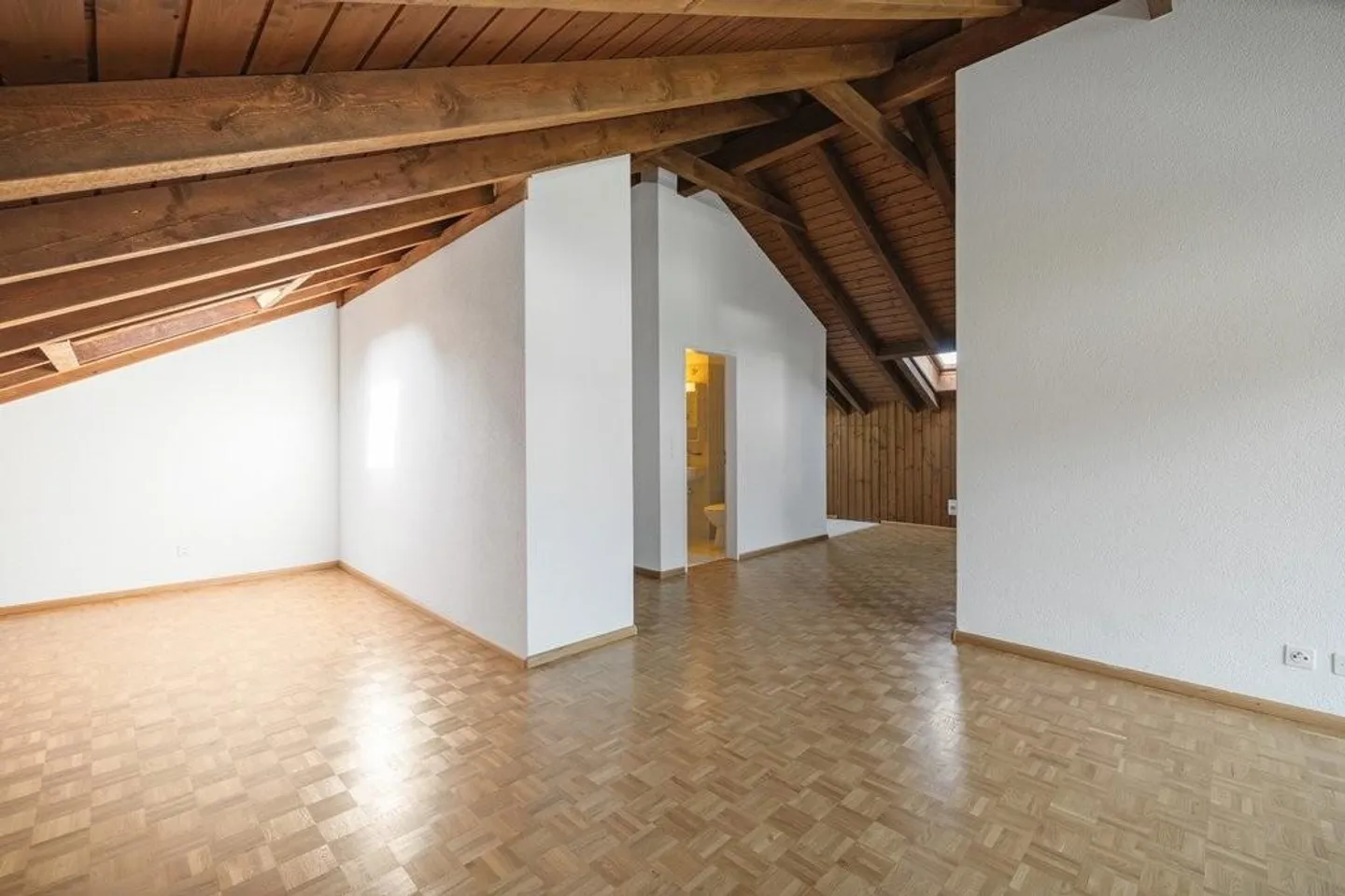 Accogliente appartamento mansardato in un tranquillo quartiere residenziale - Foto 3 di 7