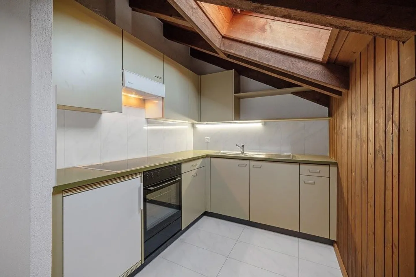 Accogliente appartamento mansardato in un tranquillo quartiere residenziale - Foto 4 di 7