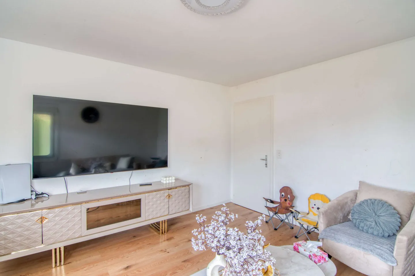 Living in the center of Oberdiessbach - 4.5-room apartment, ready for a fresh shine through personal effort - Photo 3 of 29