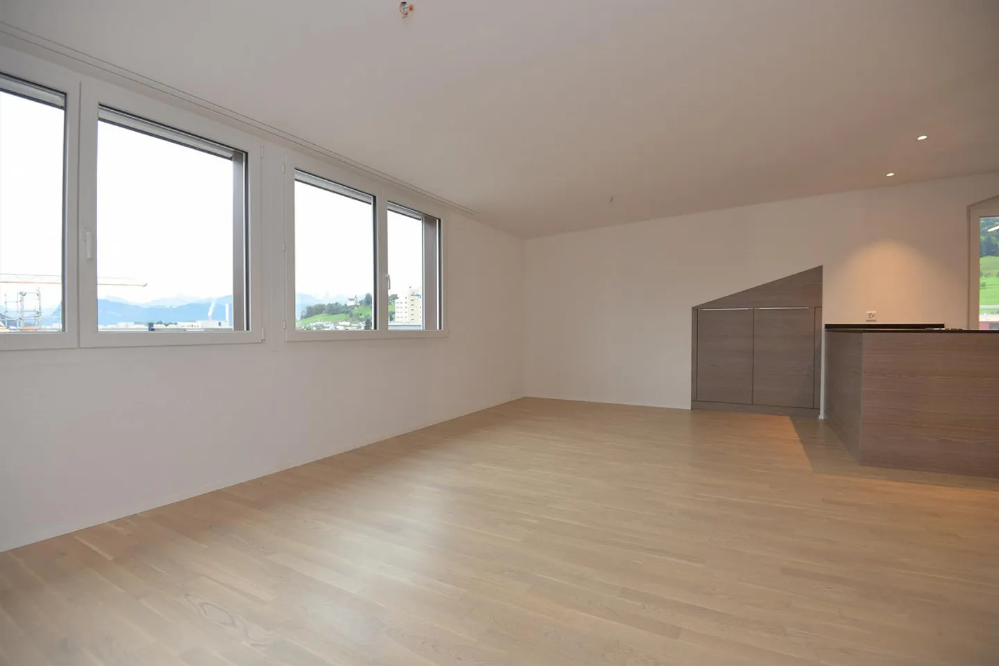 Modern apartment with large balcony - Photo 4 of 11