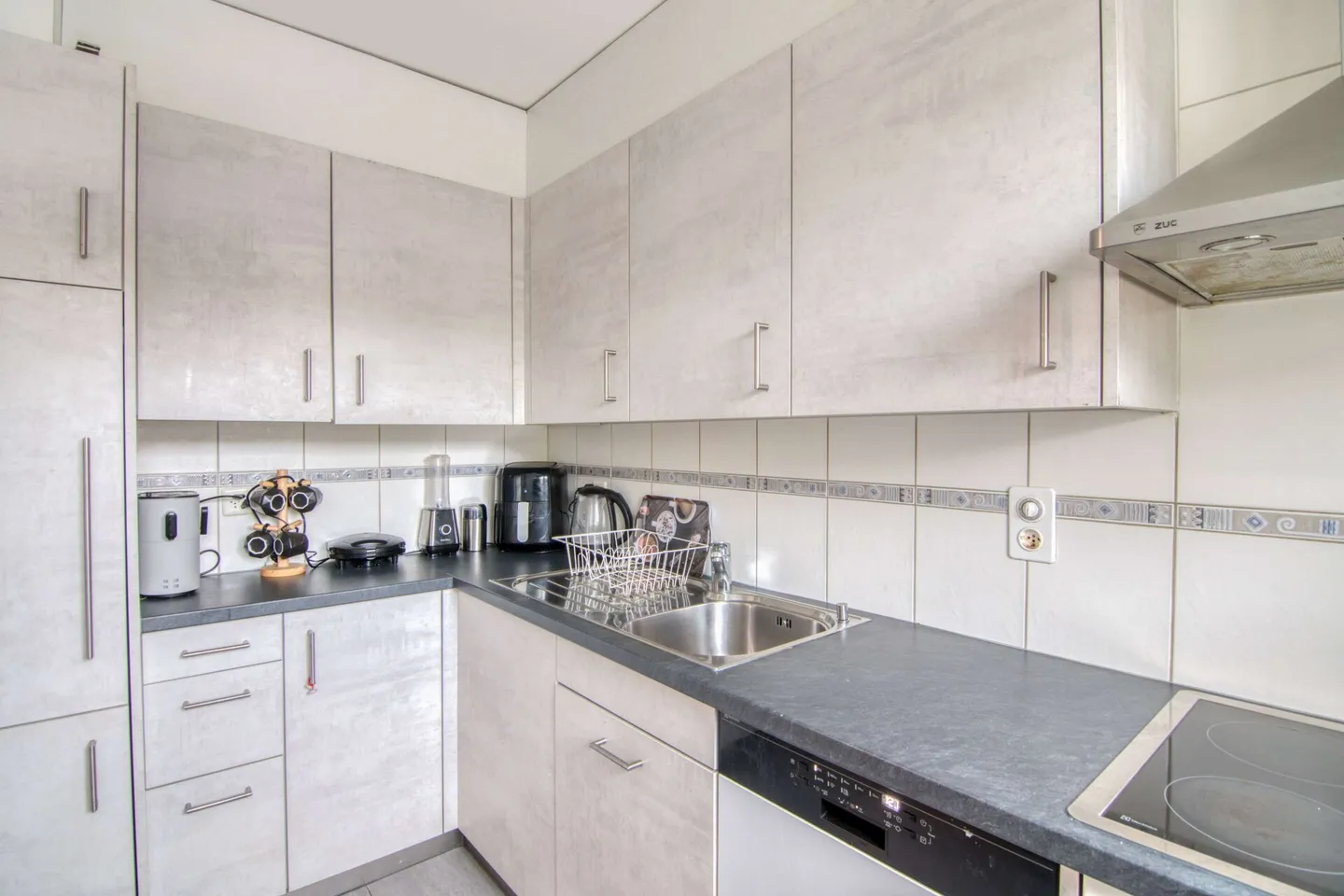 Living in the center of Oberdiessbach - 4.5-room apartment, ready for a fresh shine through personal effort - Photo 8 of 29