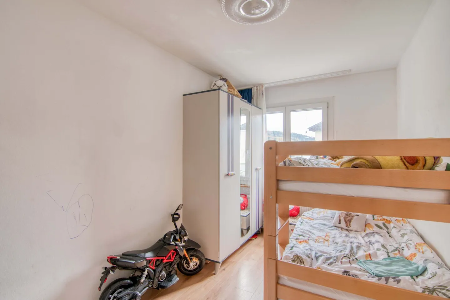 Living in the center of Oberdiessbach - 4.5-room apartment, ready for a fresh shine through personal effort - Photo 13 of 29