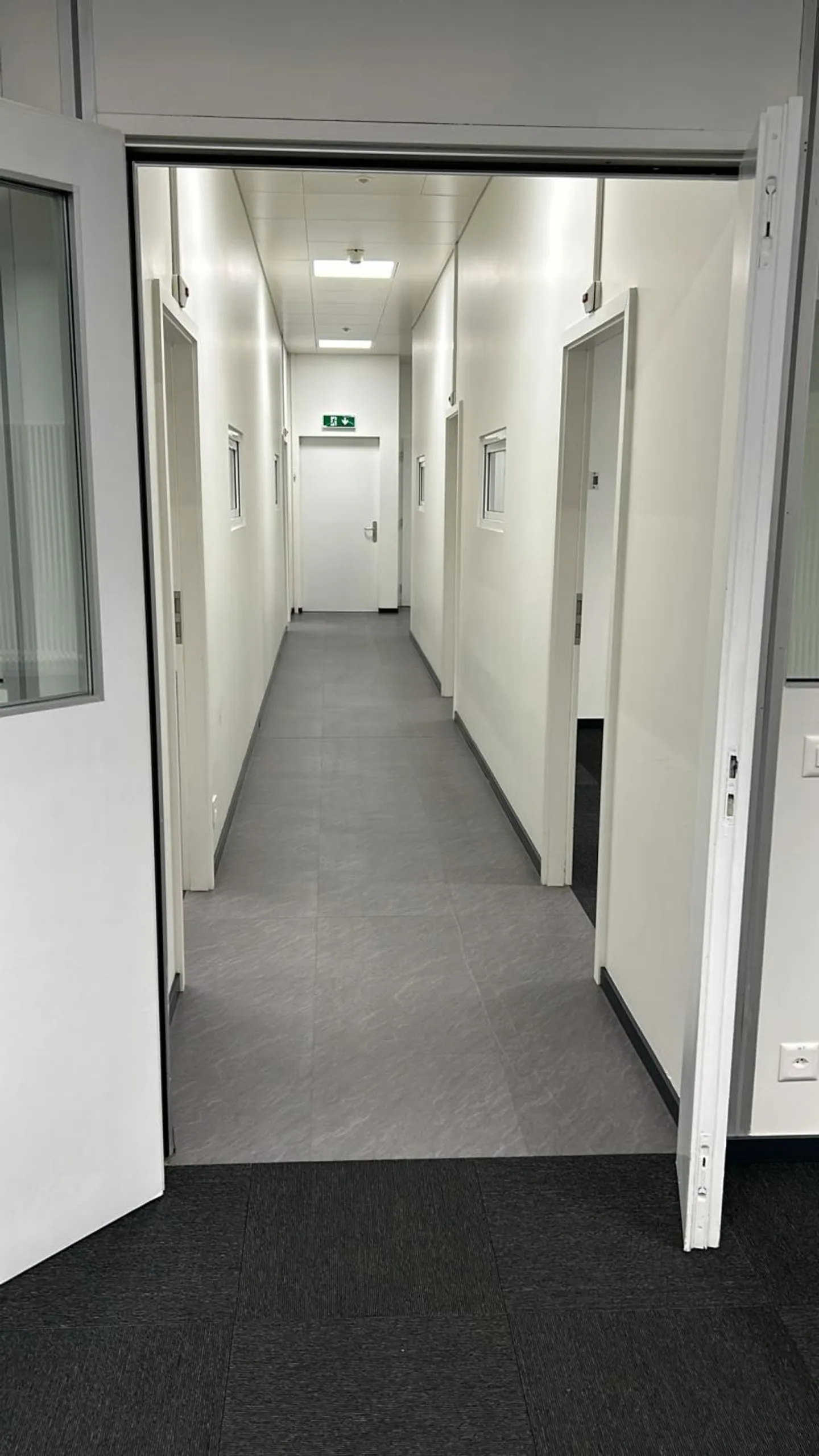 Mixed-use building for rent - Photo 7 of 9