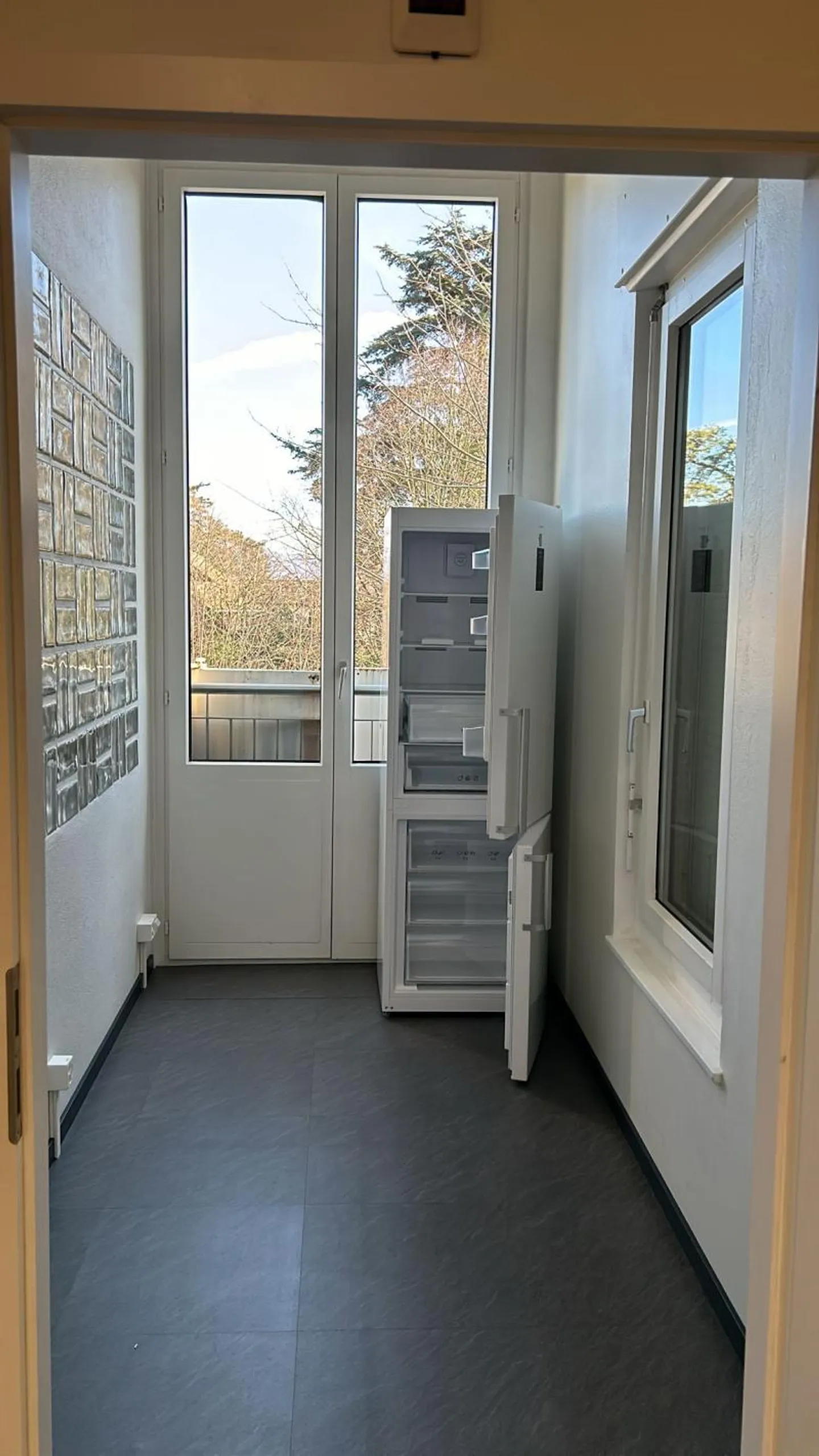 Mixed-use building for rent - Photo 9 of 9