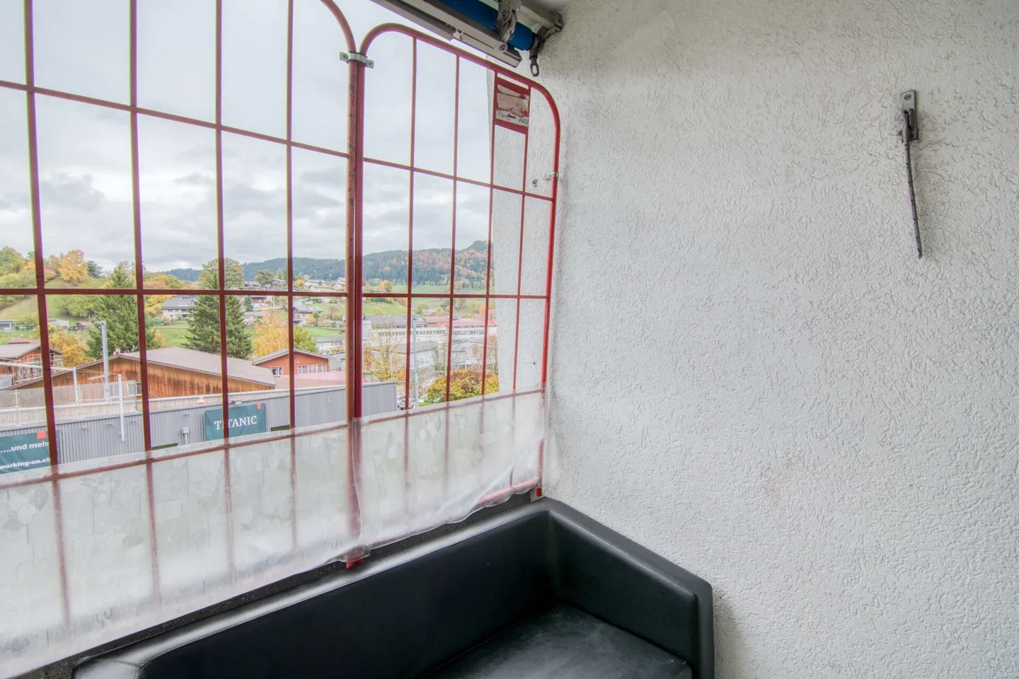 Living in the center of Oberdiessbach - 4.5-room apartment, ready for a fresh shine through personal effort - Photo 17 of 29