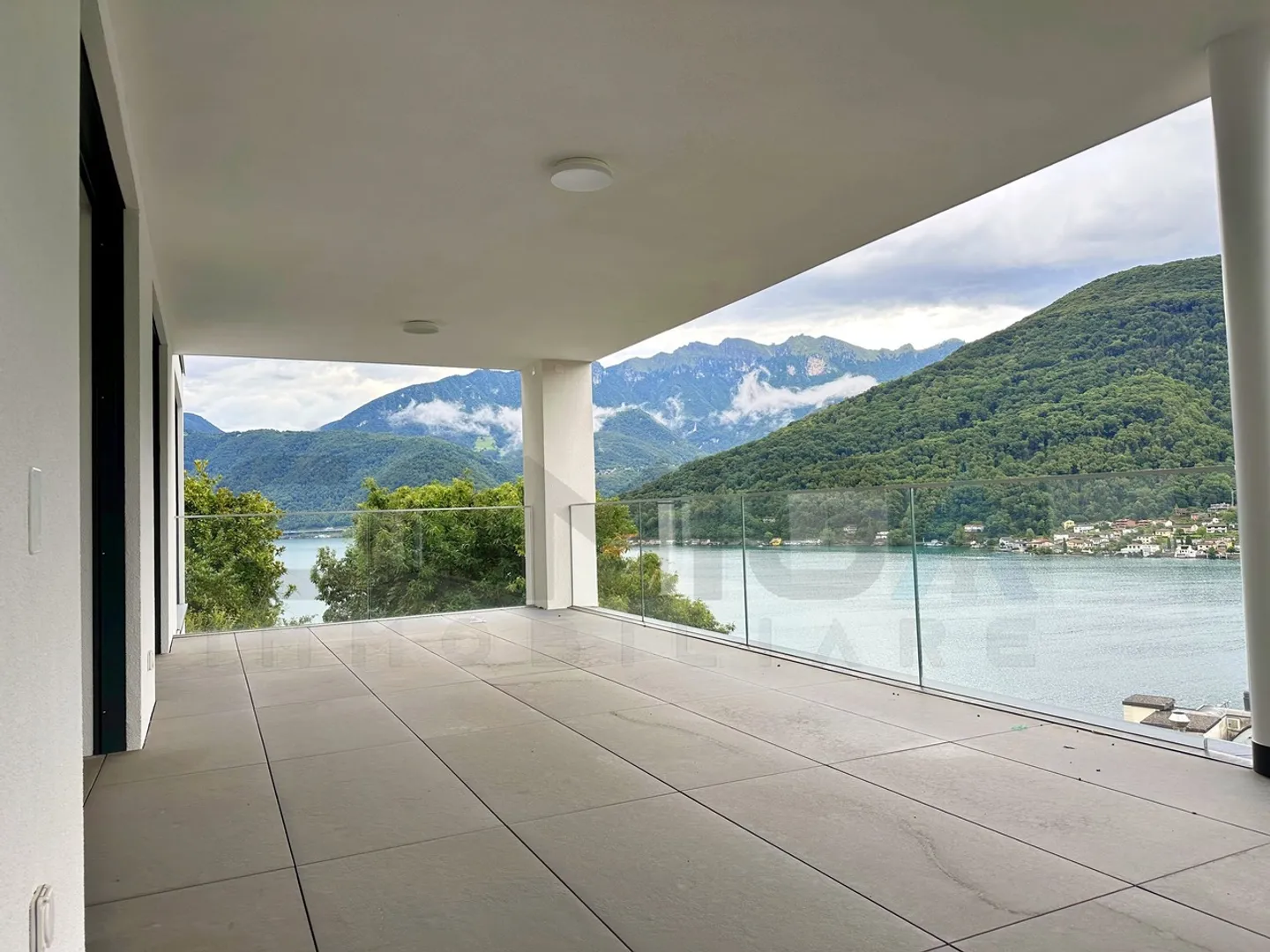 VICO MORCOTE Nuova villa moderna 7.5 locali con vista lago - Foto 2 di 10