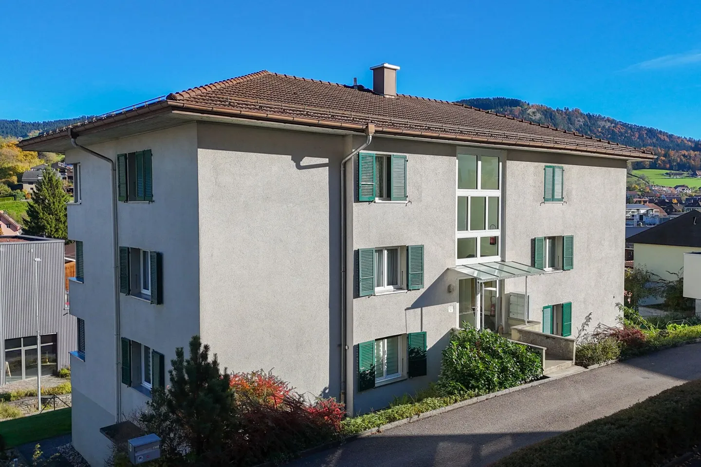 Living in the center of Oberdiessbach - 4.5-room apartment, ready for a fresh shine through personal effort - Photo 28 of 29