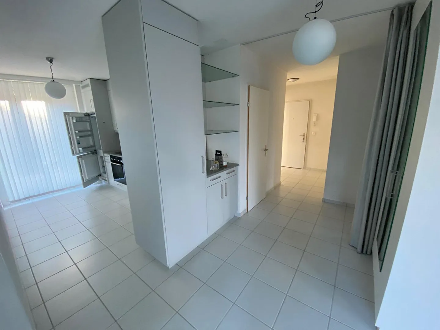 Newly renovated 4.5-room apartment with unobstructed views of greenery - Photo 4 of 11