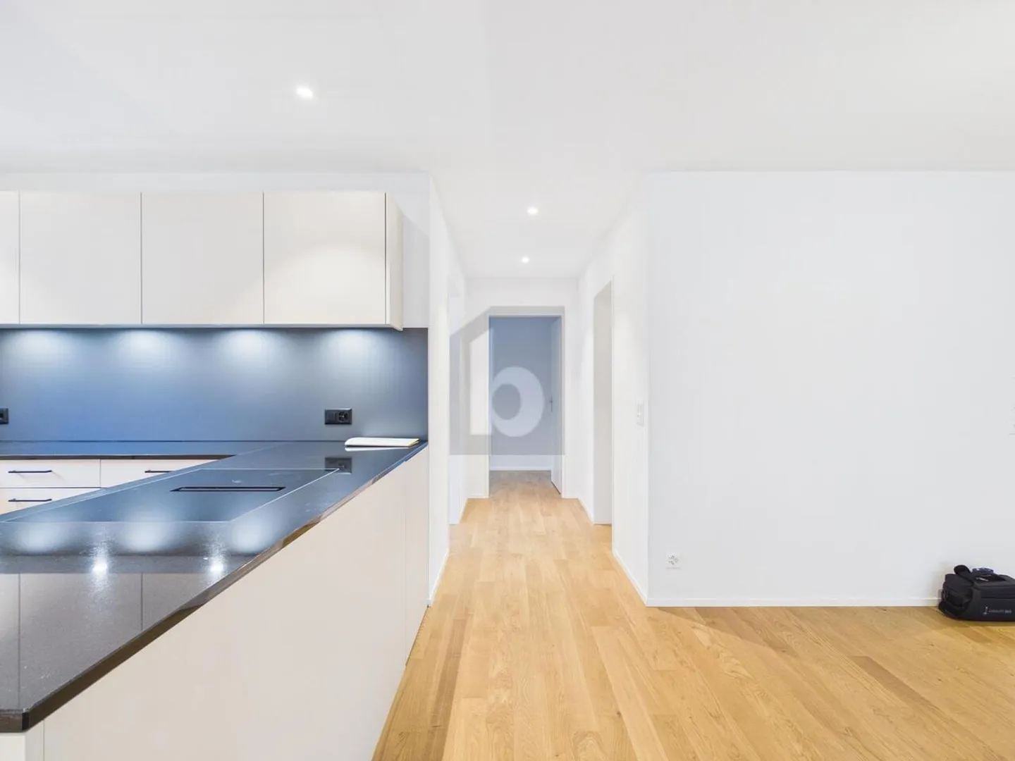 MODERNO CON AREA SEDUTA PRIVATA - Foto 4 di 6