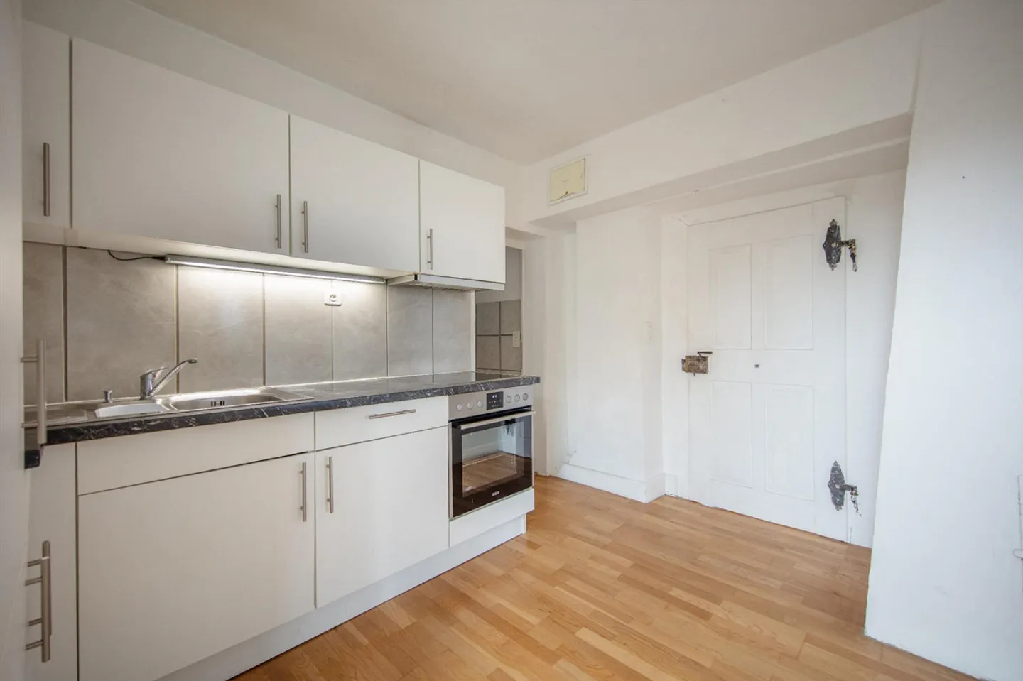 Charming Apartment in Historic Building - Photo 4 of 9