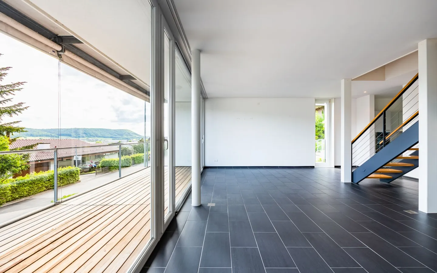 Vivere moderno a Beringen: appartamento di 4,5 stanze con molta luce e fascino - Foto 4 di 10