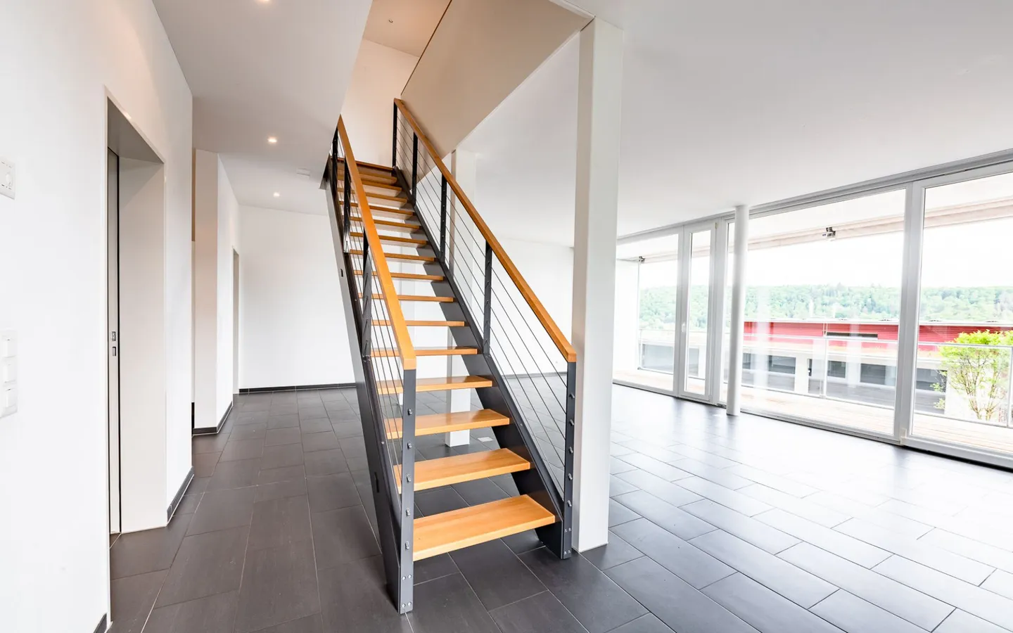 Vivere moderno a Beringen: appartamento di 4,5 stanze con molta luce e fascino - Foto 5 di 10