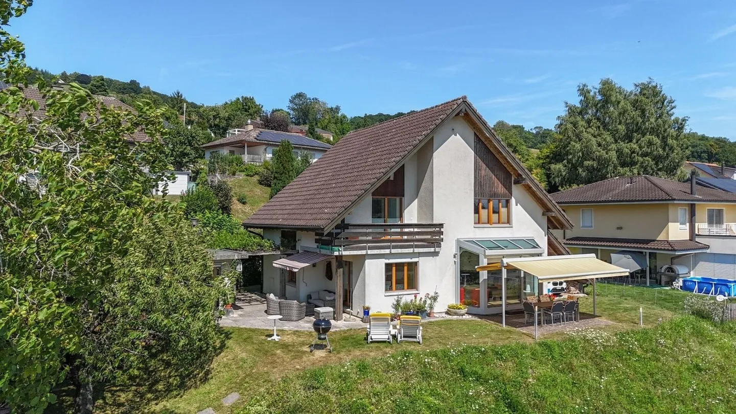 Maison de rêve de 7,5 pièces avec vue dégagée et paradis de jardin - Photo 1 sur 13