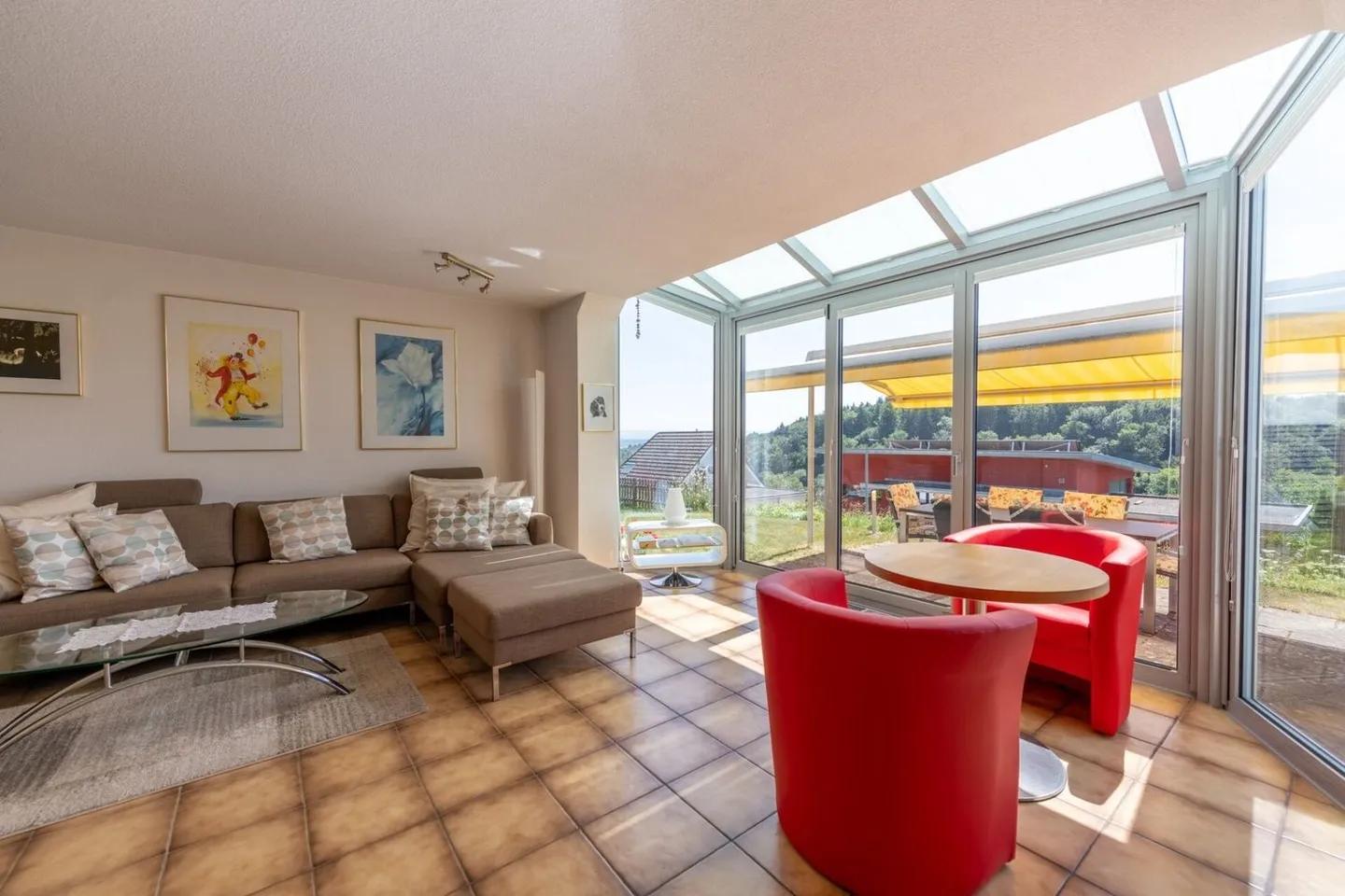 Maison de rêve de 7,5 pièces avec vue dégagée et paradis de jardin - Photo 3 sur 13