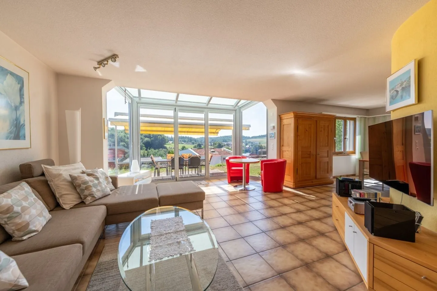 Maison de rêve de 7,5 pièces avec vue dégagée et paradis de jardin - Photo 4 sur 13