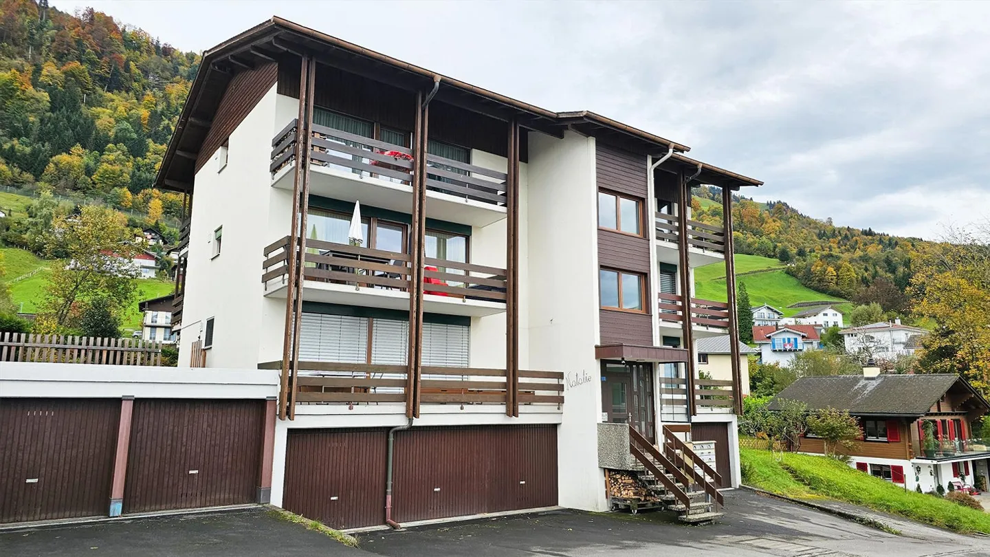 2.5-room attic apartment in sunny location with lake view and 2 balconies - Photo 1 of 13