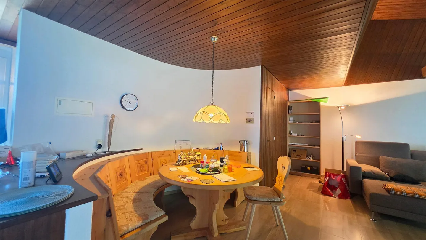 2.5-room attic apartment in sunny location with lake view and 2 balconies - Photo 8 of 13