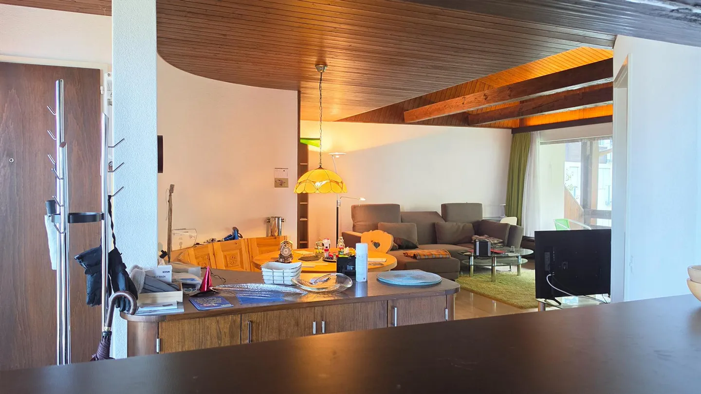2.5-room attic apartment in sunny location with lake view and 2 balconies - Photo 10 of 13
