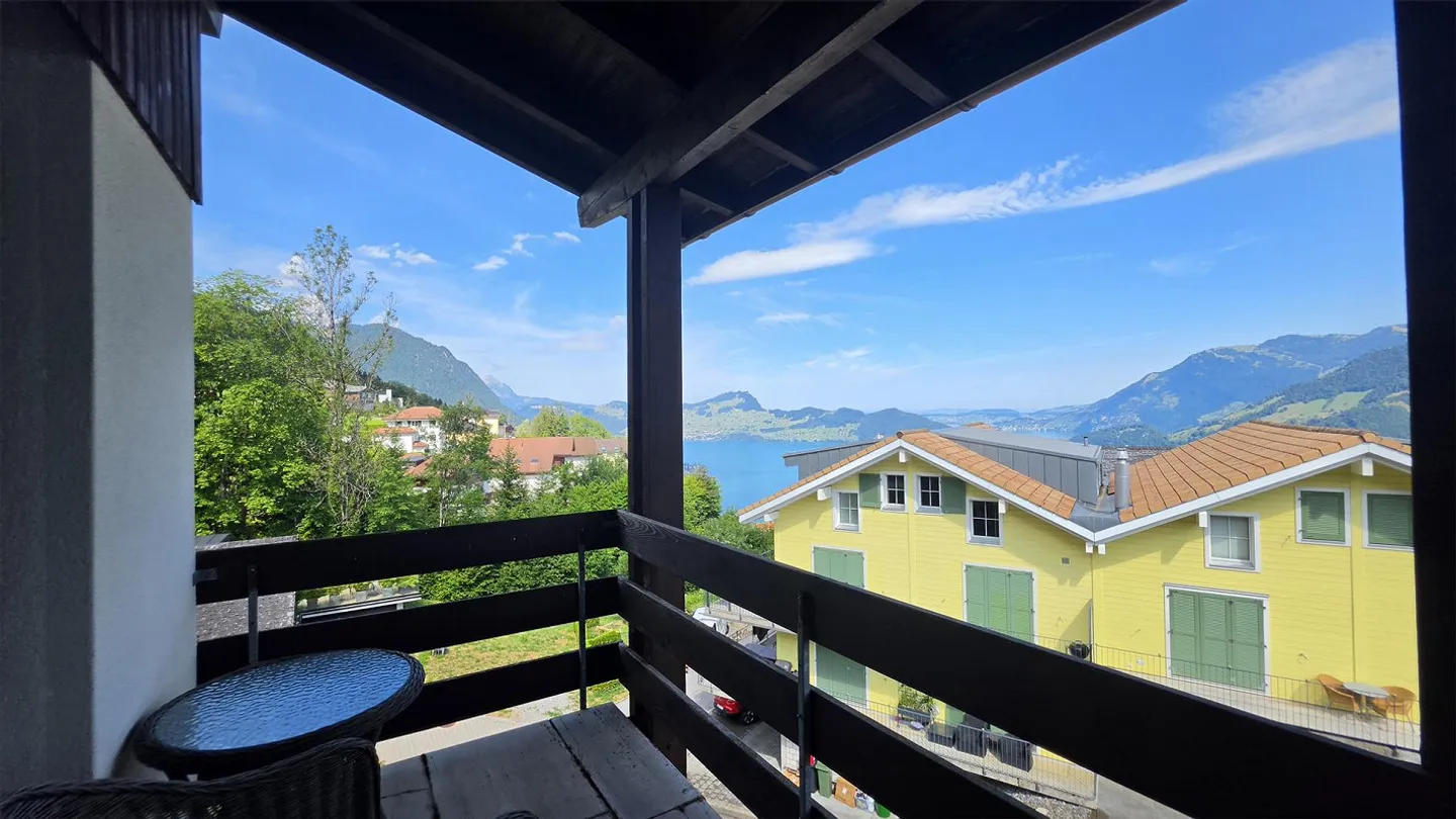 2.5-room attic apartment in sunny location with lake view and 2 balconies - Photo 11 of 13