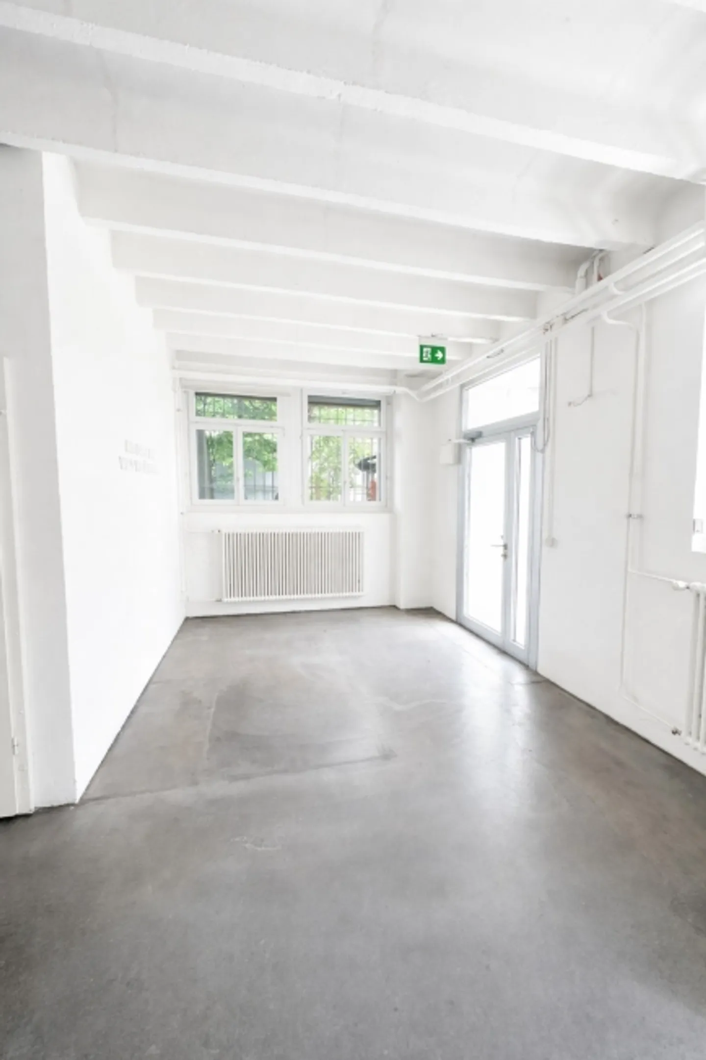 Spazio commerciale versatile in affitto vicino al lago! - Foto 2 di 9