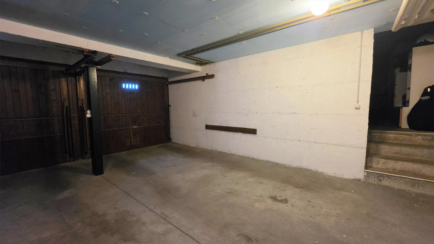 2.5-room attic apartment in sunny location with lake view and 2 balconies - Photo 13 of 13