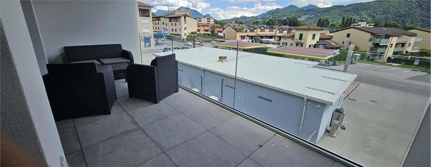 Apartment with 2.5 rooms for rent - Photo 2 of 5