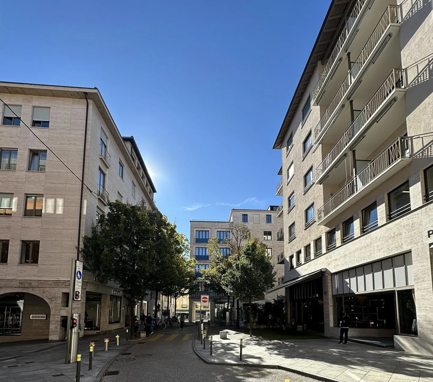 FOR RENT CENTRAL APARTMENT FURNISHED WITH BALCONY - Photo 2 of 8