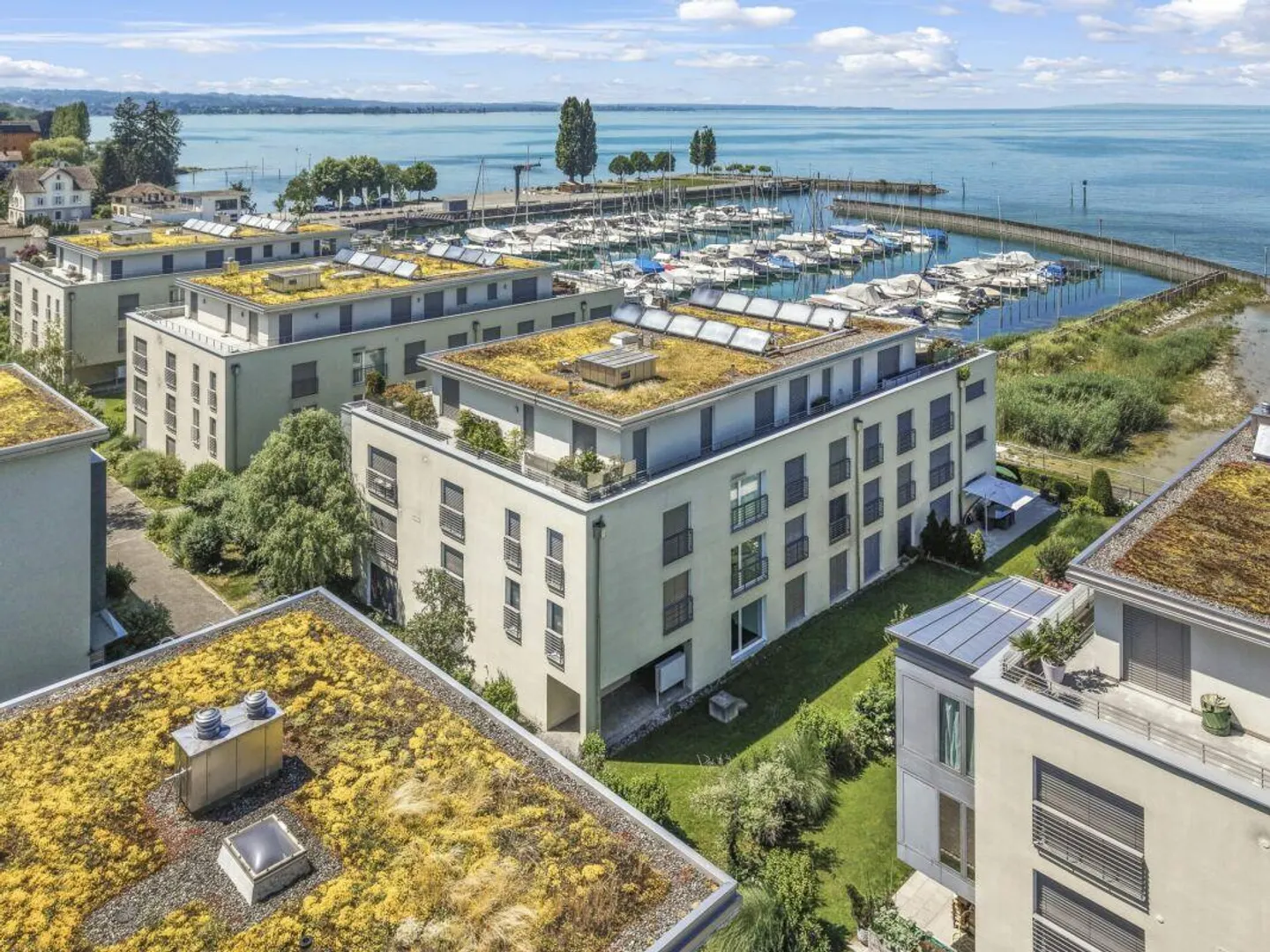 Vivere esclusivo e privilegiato direttamente sul lago, in una posizione non edificabile con vista da sogno - Foto 12 di 30