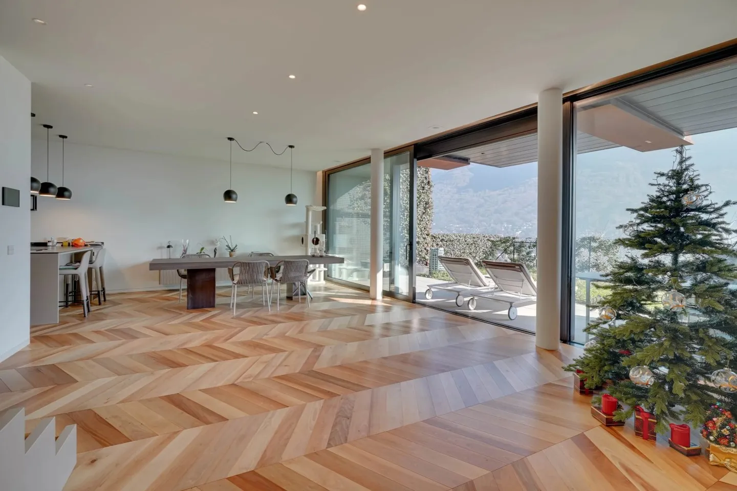 Design duplex apartment with private garden & lake view in Canobbio for sale, also ideal as a second home - Photo 2 of 13