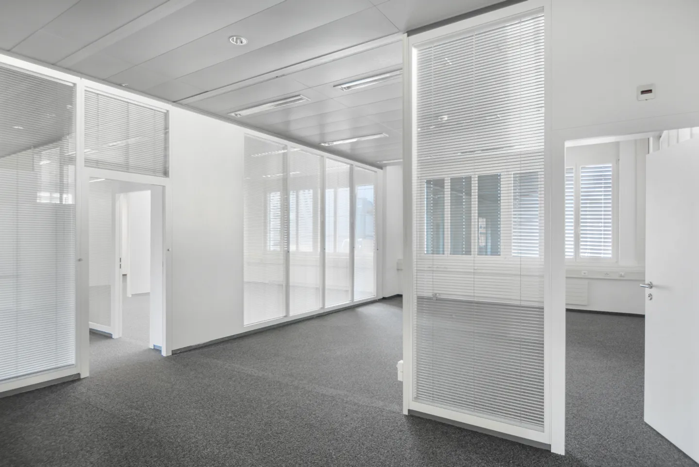 Büro/Werkstatt 378 m2 - Nähe Autobahn und Verkehrsmittel - Photo 5 sur 17