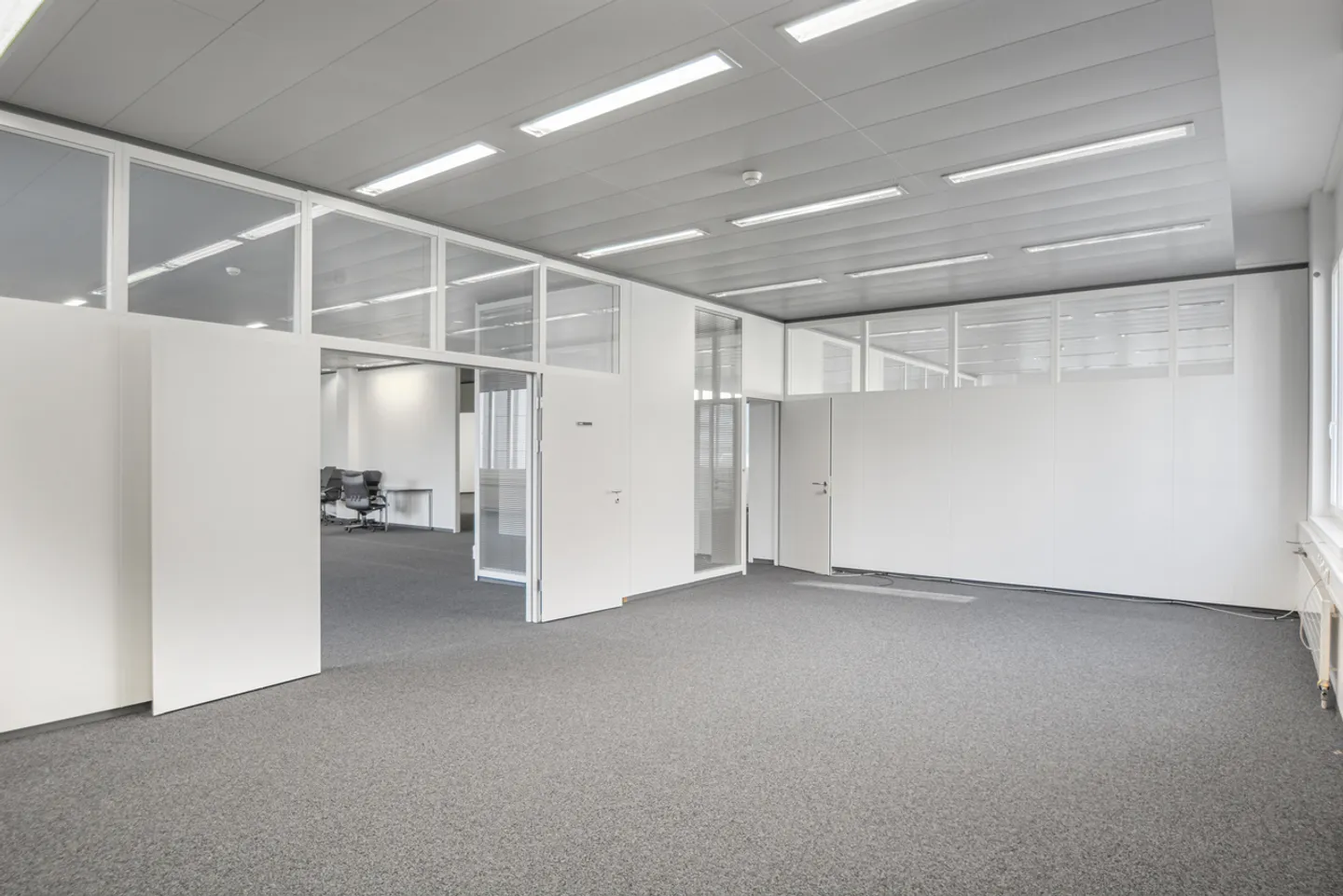 Büro/Werkstatt 378 m2 - Nähe Autobahn und Verkehrsmittel - Photo 8 sur 17