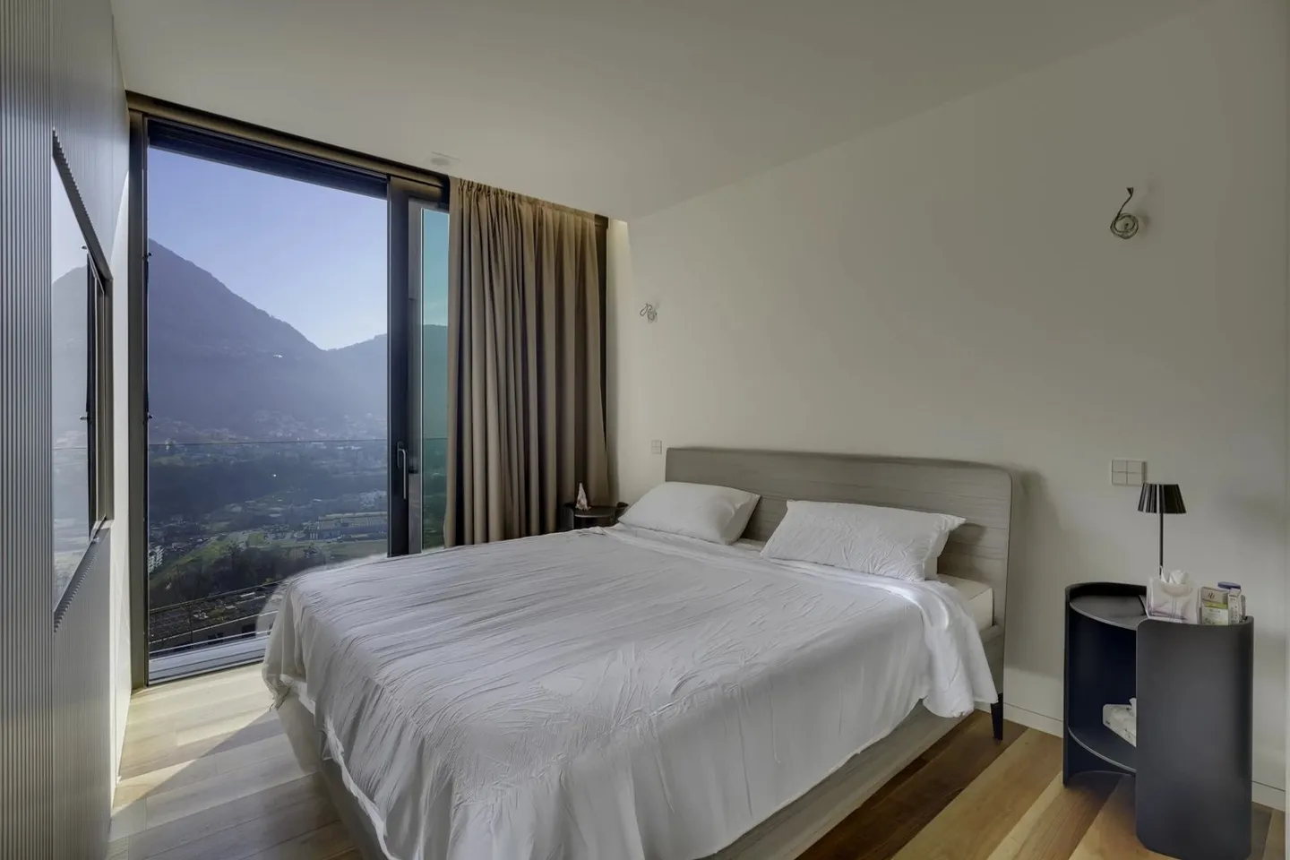 Design duplex apartment with private garden & lake view in Canobbio for sale, also ideal as a second home - Photo 5 of 13