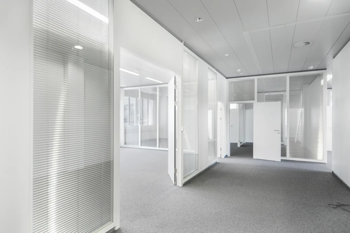 Büro/Werkstatt 378 m2 - Nähe Autobahn und Verkehrsmittel - Photo 12 sur 17