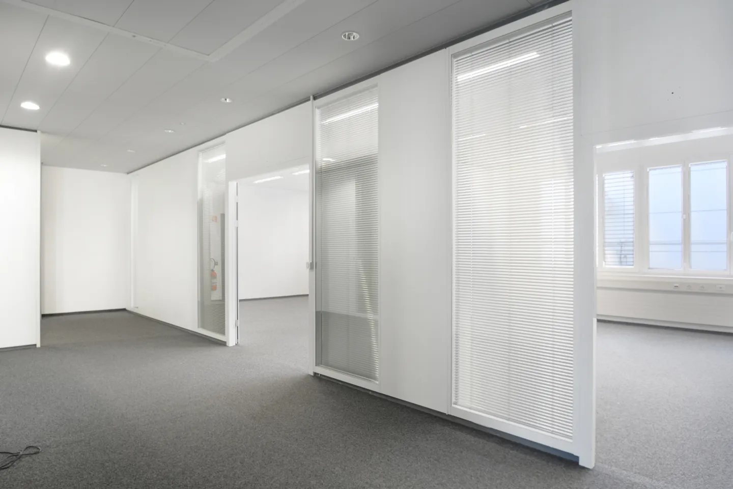 Büro/Werkstatt 378 m2 - Nähe Autobahn und Verkehrsmittel - Photo 16 sur 17