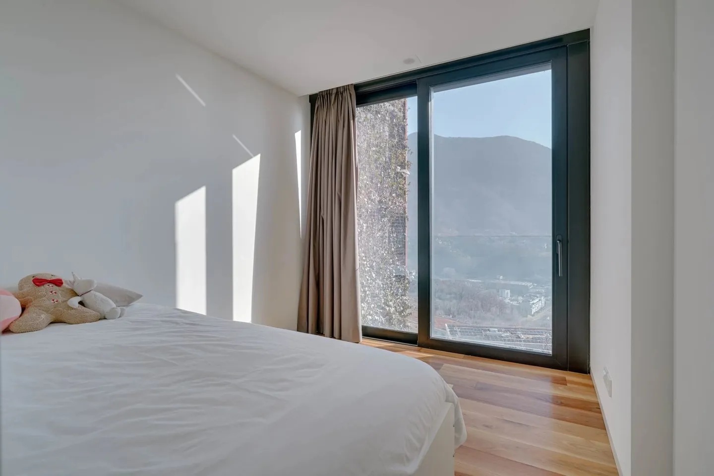 Design duplex apartment with private garden & lake view in Canobbio for sale, also ideal as a second home - Photo 10 of 13