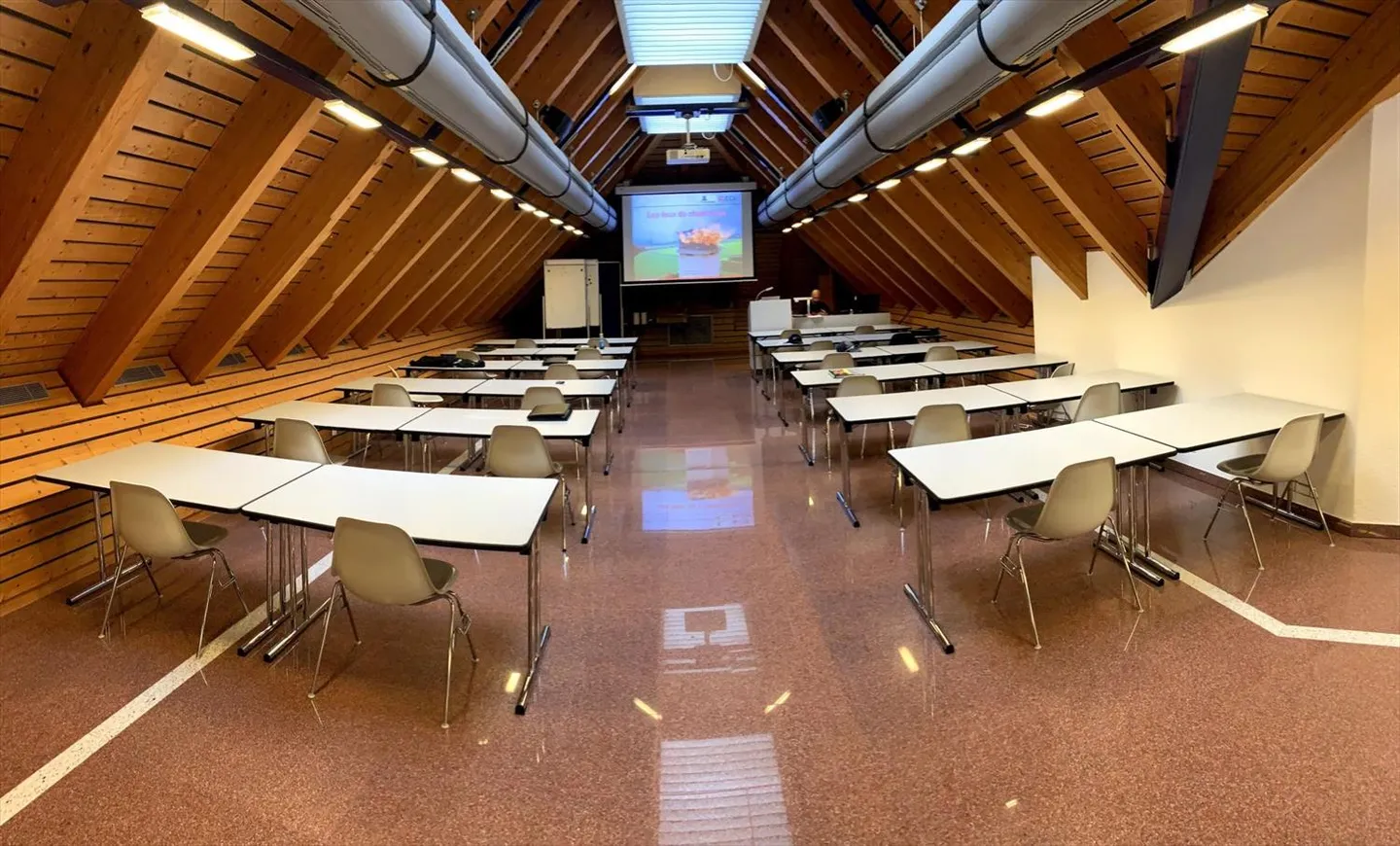 In un bellissimo parco, bel edificio di carattere, campus, fondazione 2'188 m2 a Losanna - Foto 9 di 13