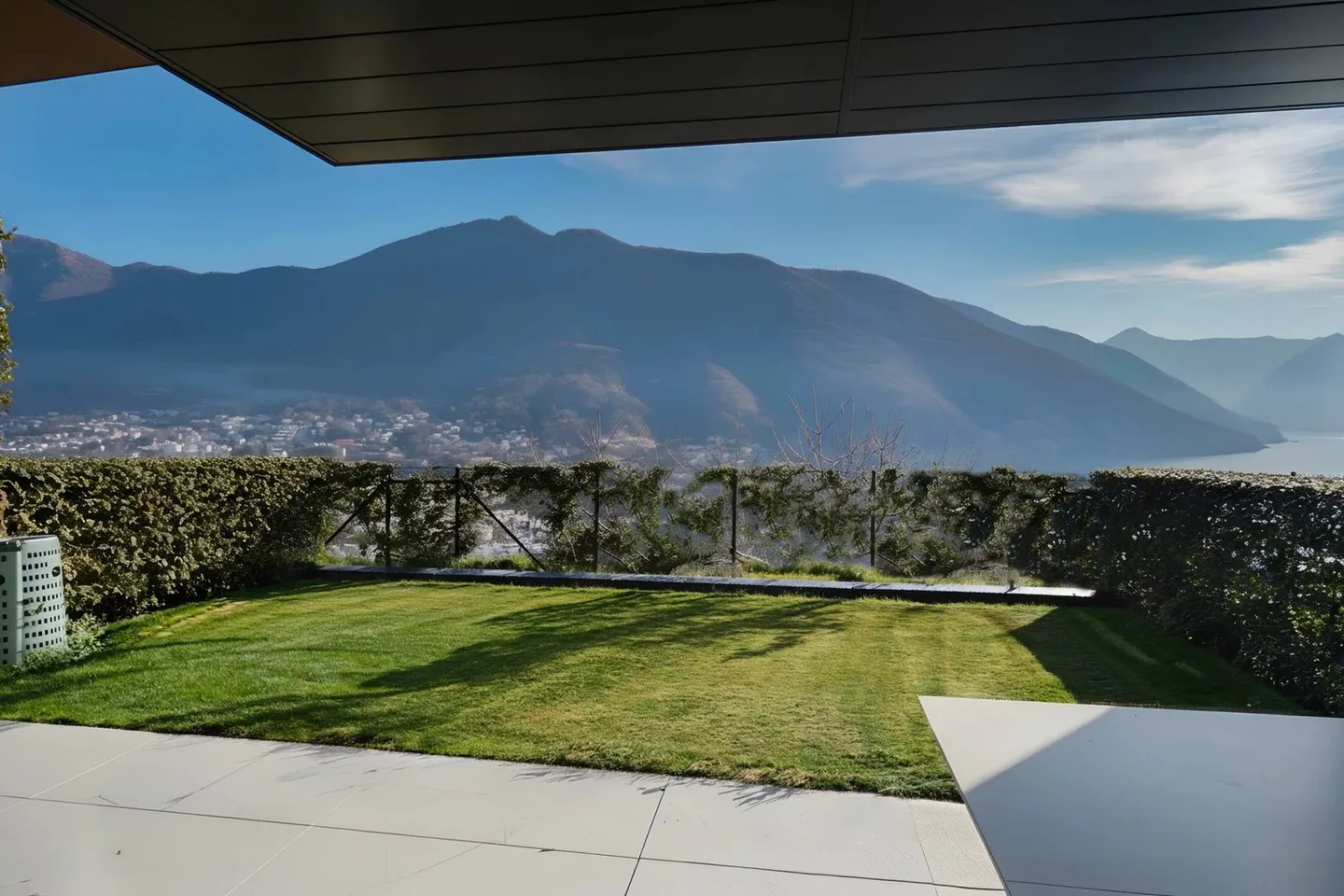 Design duplex apartment with private garden & lake view in Canobbio for sale, also ideal as a second home - Photo 11 of 13