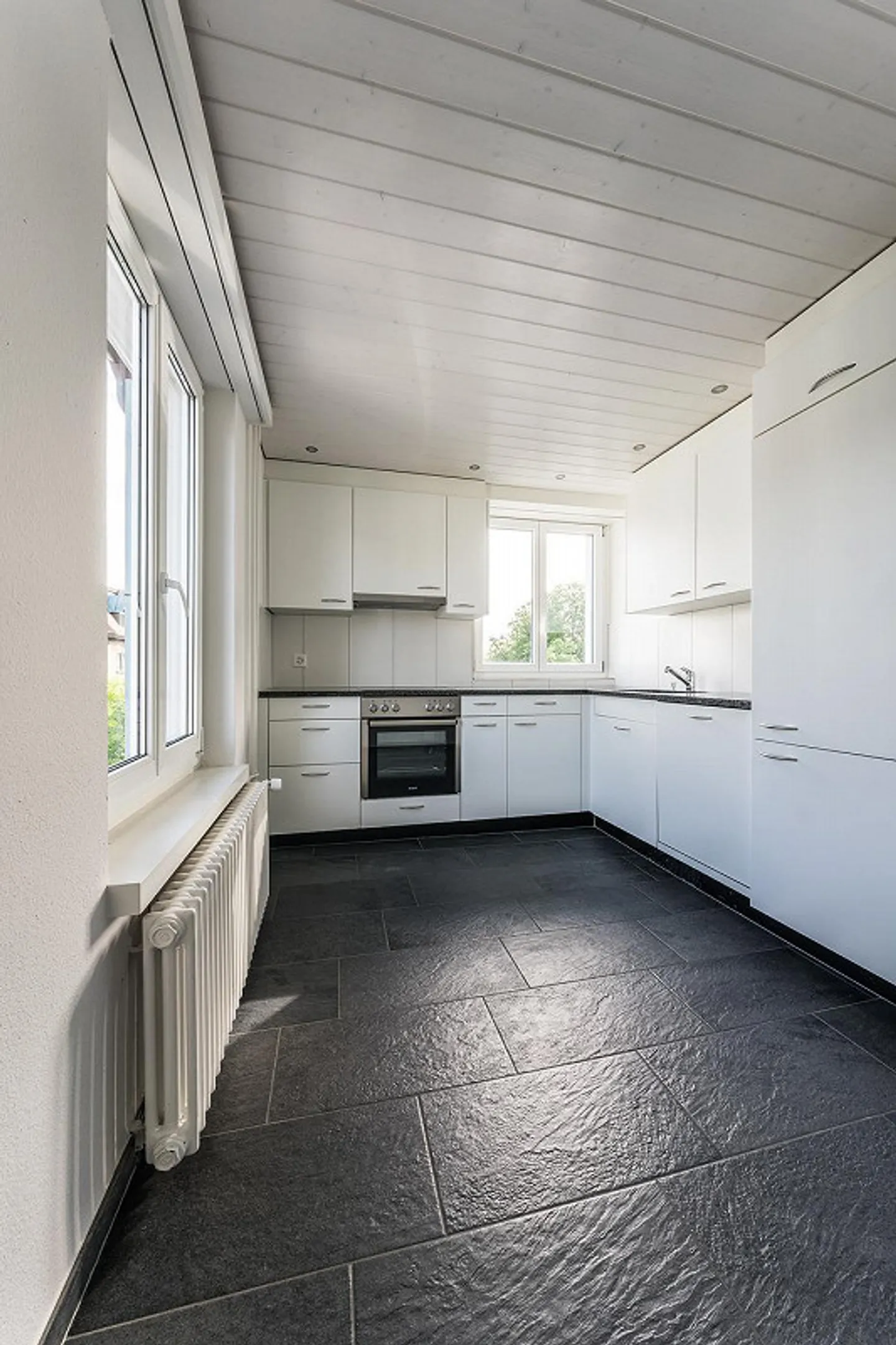 SUNNY 3.5-ROOM APARTMENT WITH BALCONY - SPYRISTR. 6, 9008 ST. GALLEN - Photo 2 of 8