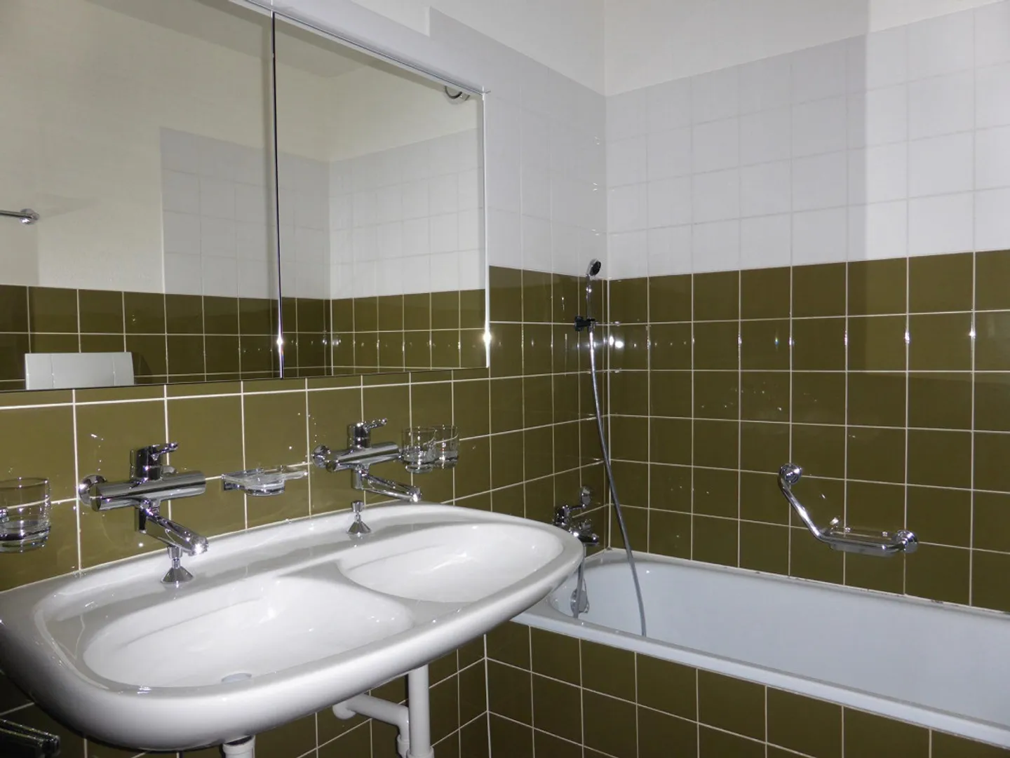 Appartamento al piano terra di 4,5 stanze con patio nel verde - Foto 4 di 13