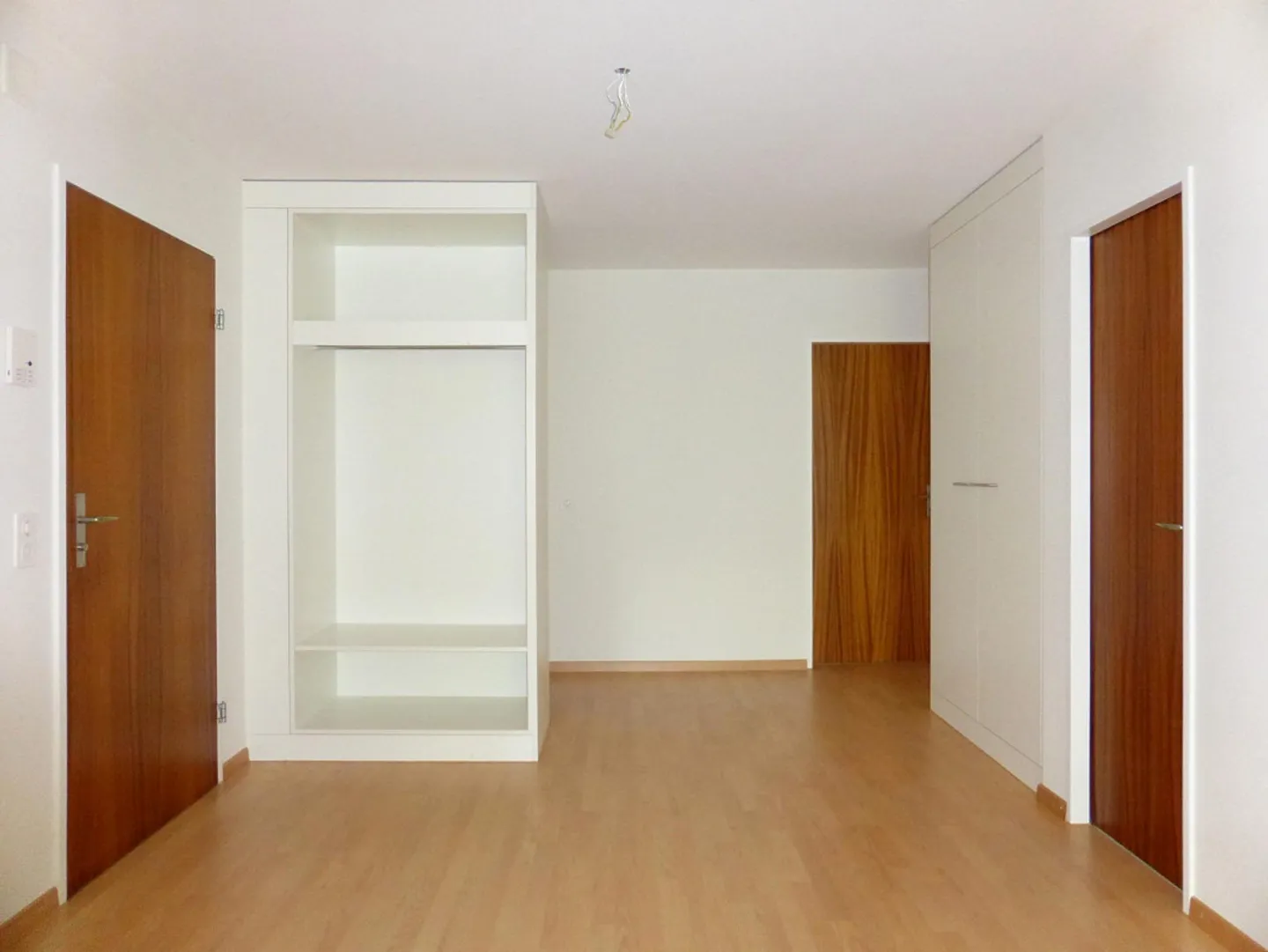 Appartamento al piano terra di 4,5 stanze con patio nel verde - Foto 2 di 13