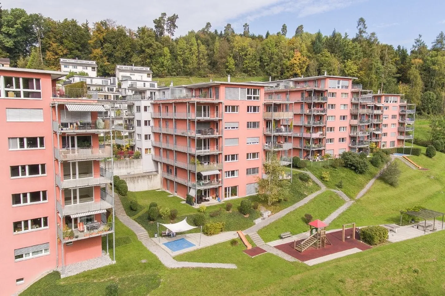 Louer une place de parking avec option e-mobilité à Jona - Photo 1 sur 1