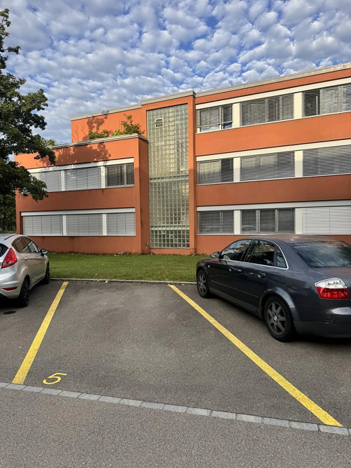 Outdoor parking space in Affoltern am Albis - Photo 1 of 1