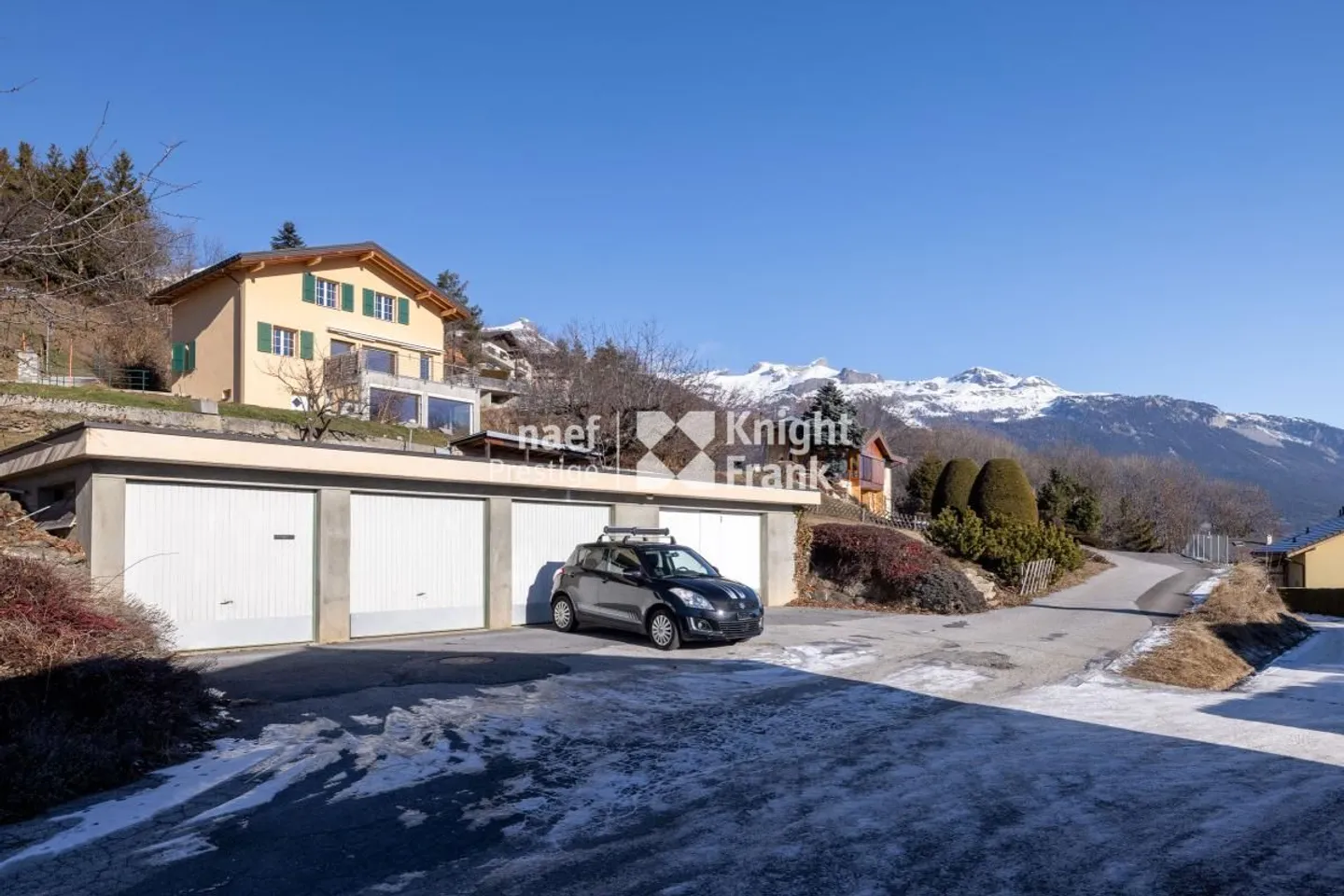 Stunning Villa with Mountain Views - Photo 9 of 10