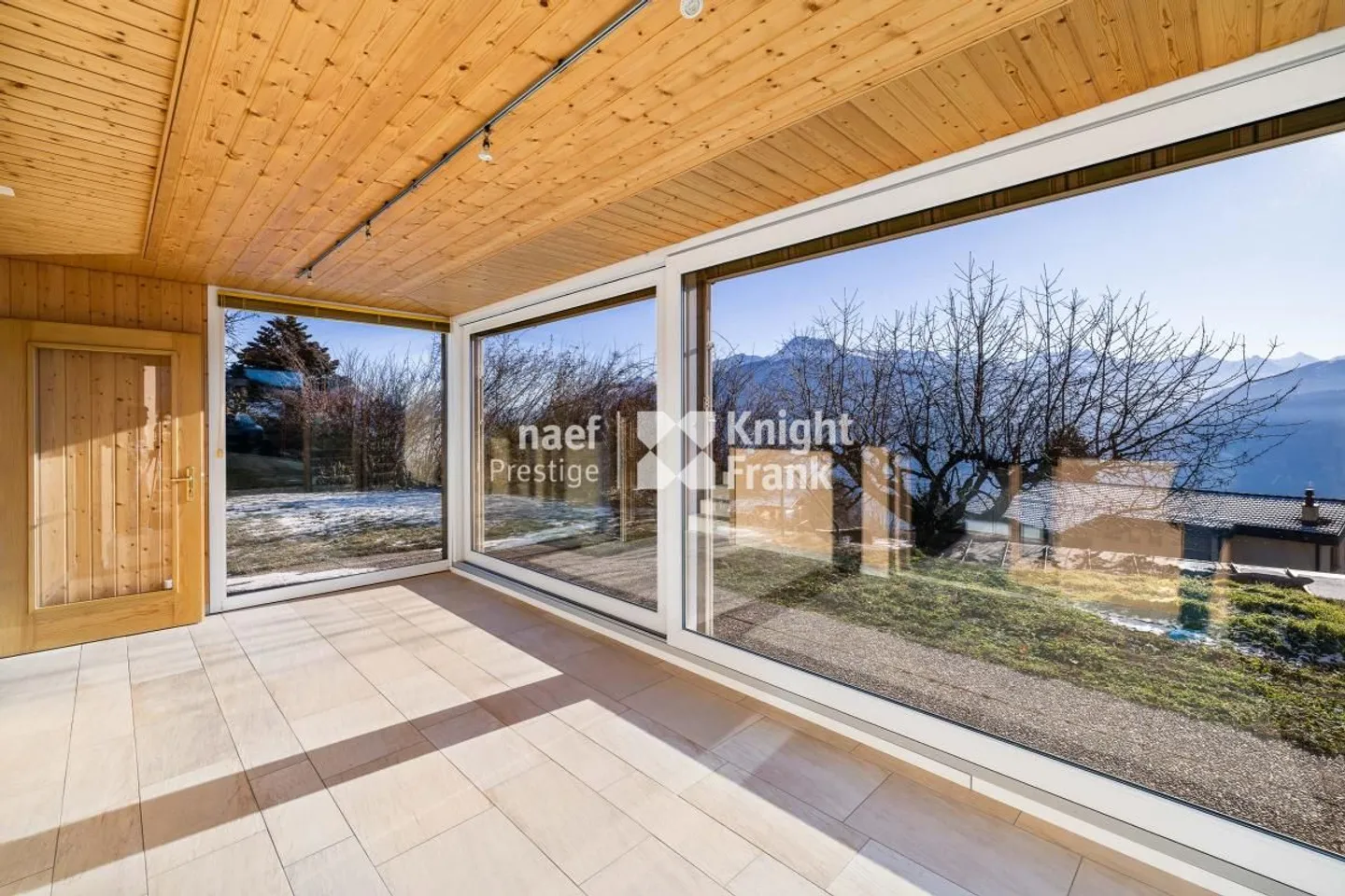 Stunning Villa with Mountain Views - Photo 10 of 10