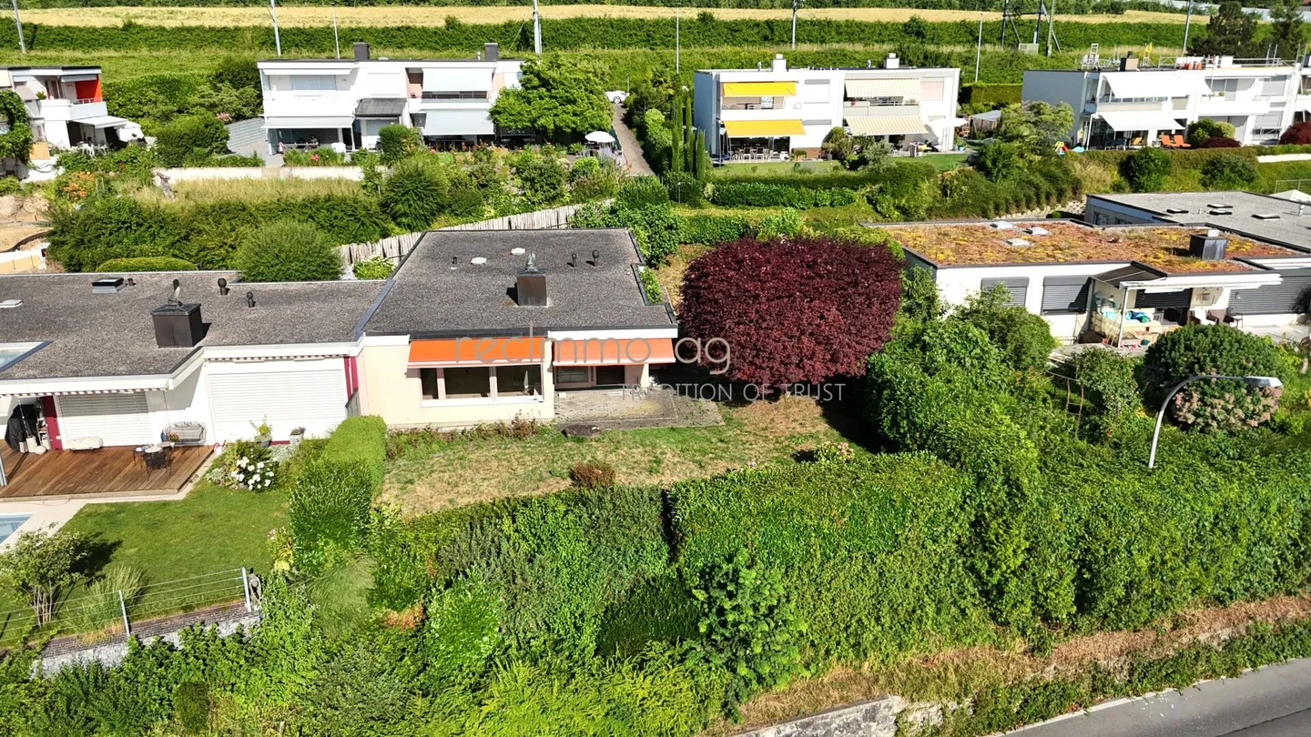 Affascinante casa unifamiliare di 5,5 stanze con vista sulle montagne e sul lago - Adatta ai bambini, tranquilla e con potenziale di sviluppo - Foto 3 di 4