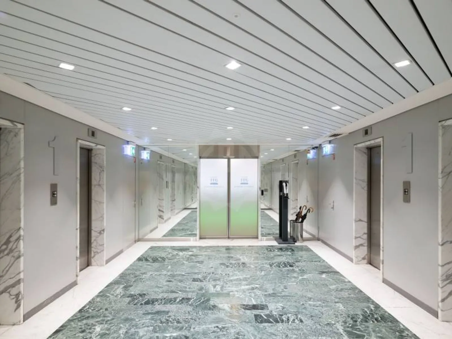 Offices with Plenty of Space - Geneva - Photo 2 of 11