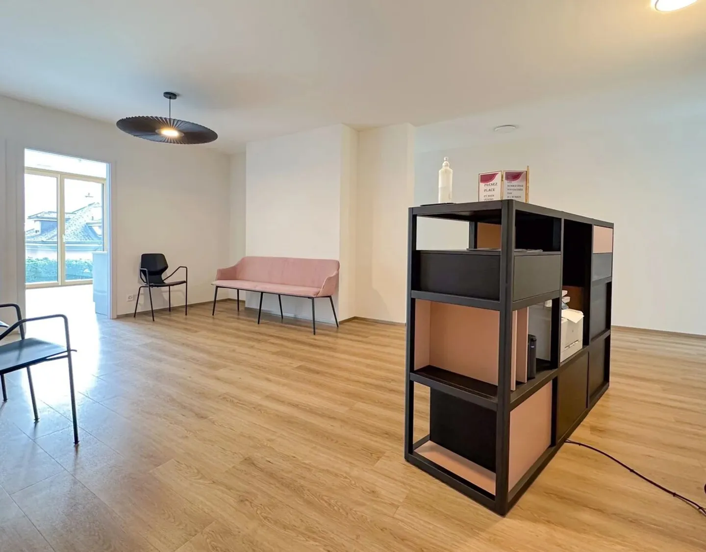 Nuovo e idealmente situato per attività multidisciplinari - Foto 12 di 12