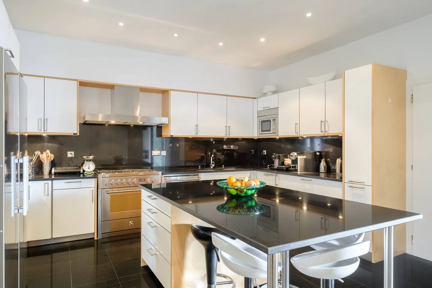 Magnifique appartement avec terrasse surplombant le lac - Foto 3 di 12