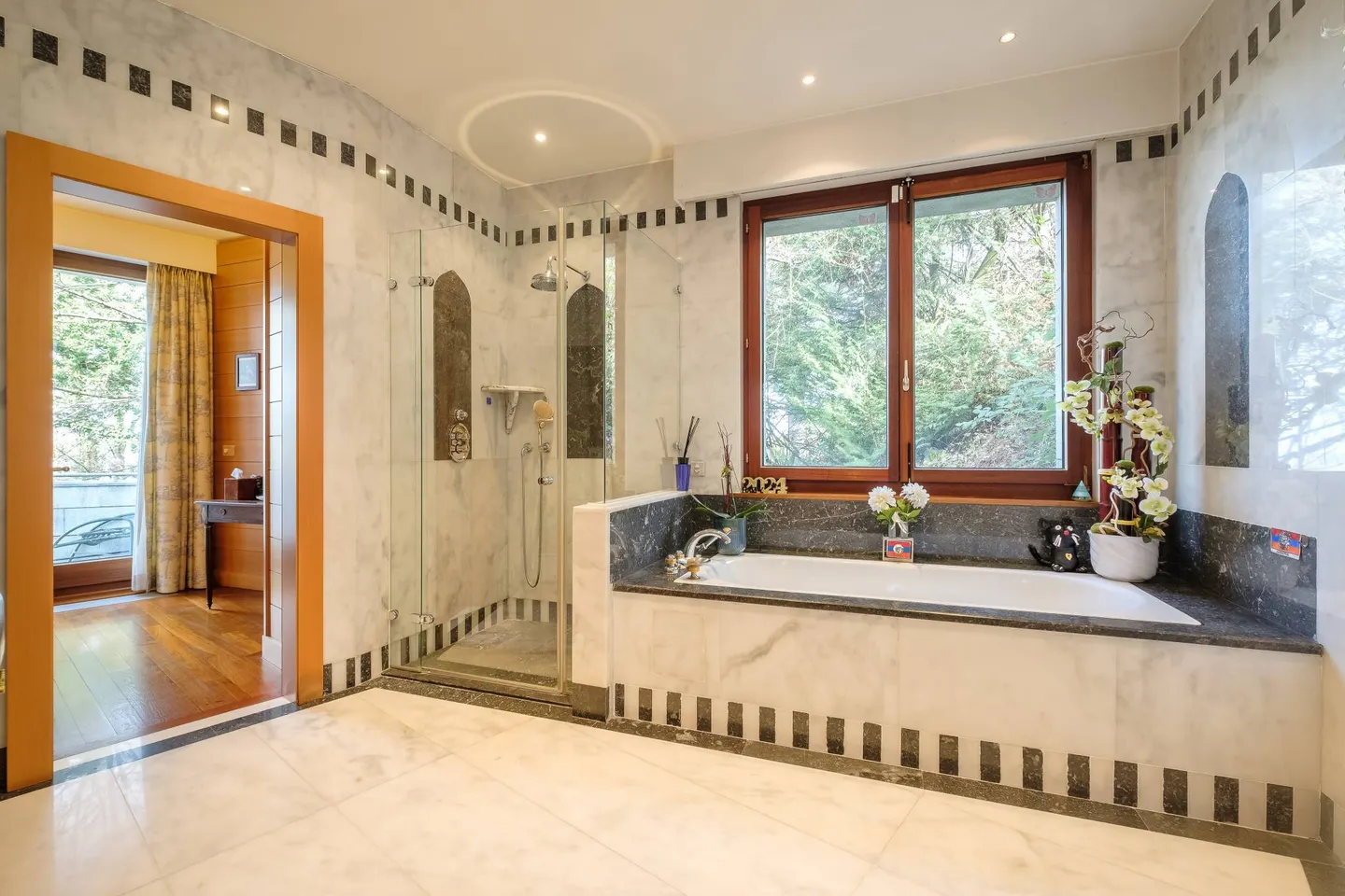 Magnifique appartement avec terrasse surplombant le lac - Foto 4 di 12
