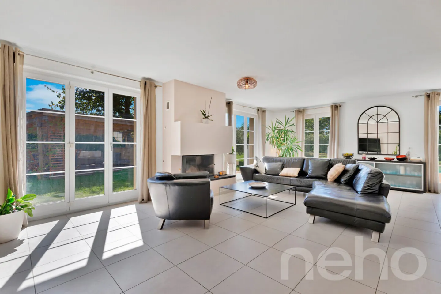 Magnifica casa indipendente con piscina in assoluta tranquillità a Denens - Foto 1 di 13